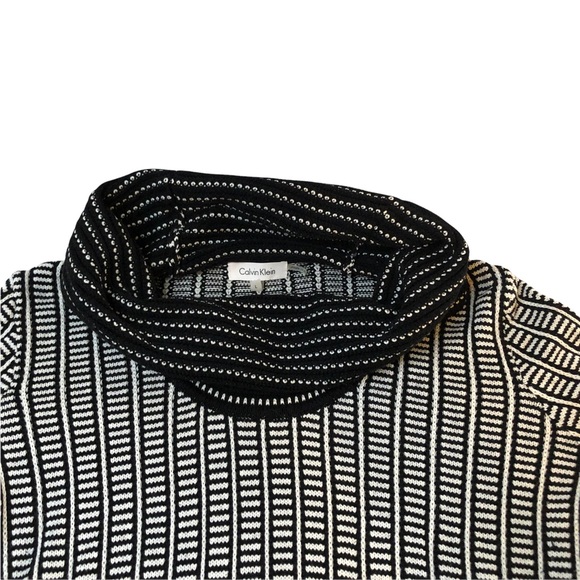 Women’s Guess Cowl Neck Sweater in Black & White Geometric Funky Pattern SZ L - Picture 3 of 9